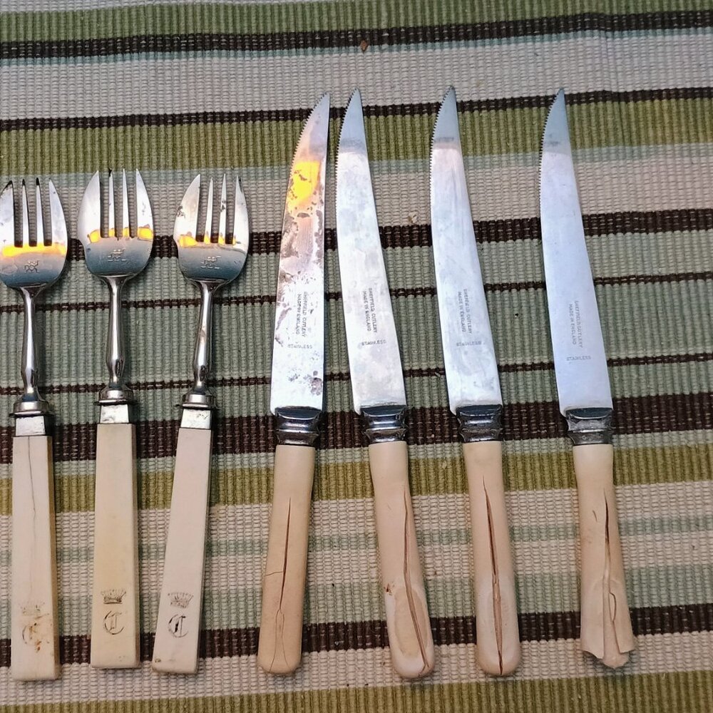 4 Bone and stainless steel  fish forks and Knives